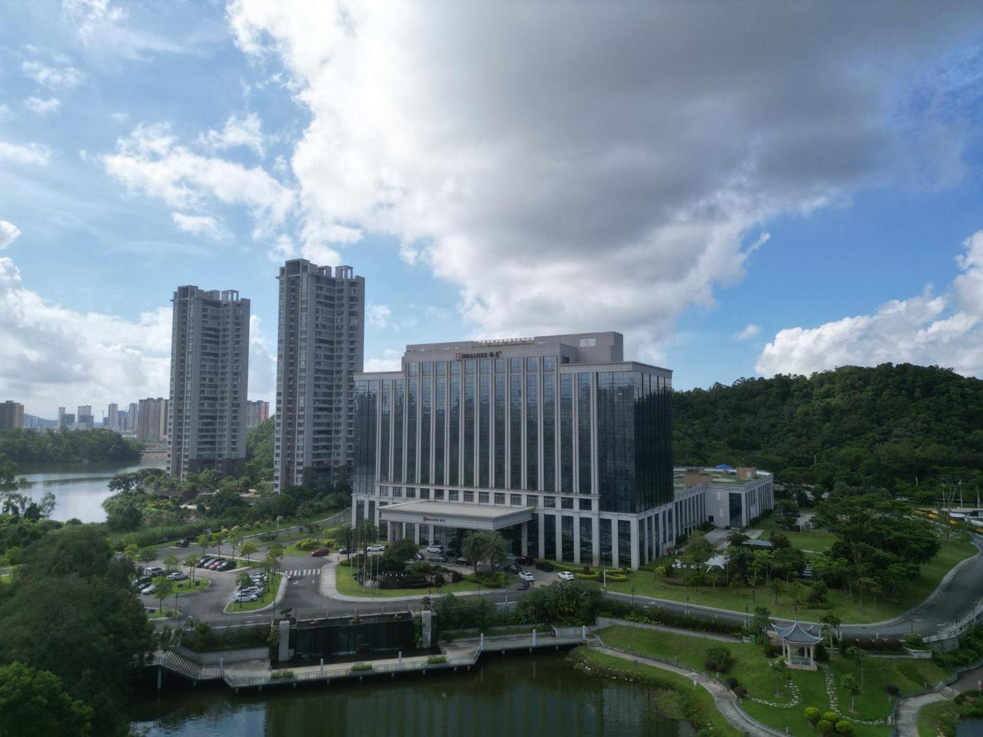 ホテル Hualuxe ヤンジアン シティ センター 陽江市 エクステリア 写真