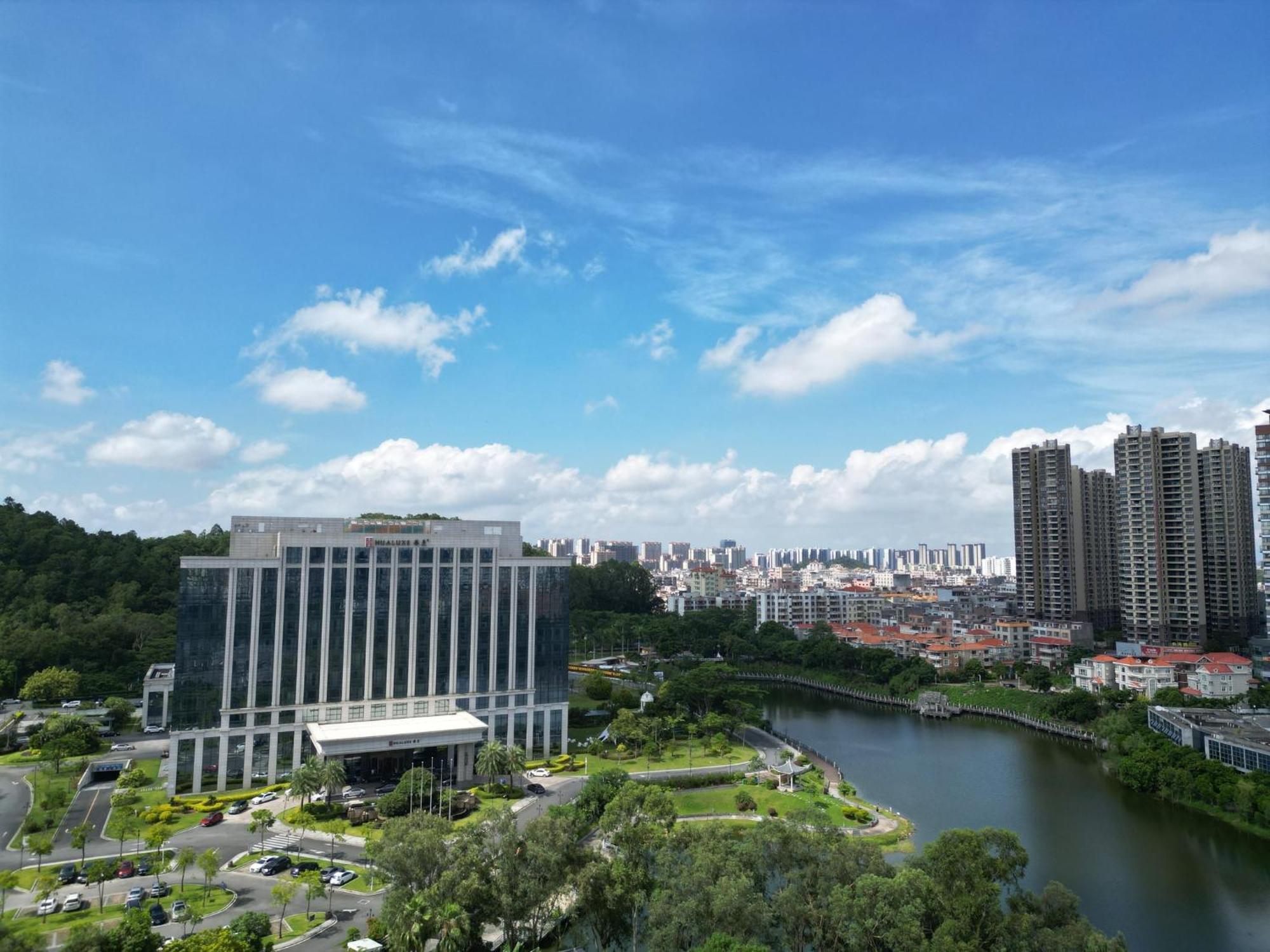 ホテル Hualuxe ヤンジアン シティ センター 陽江市 エクステリア 写真