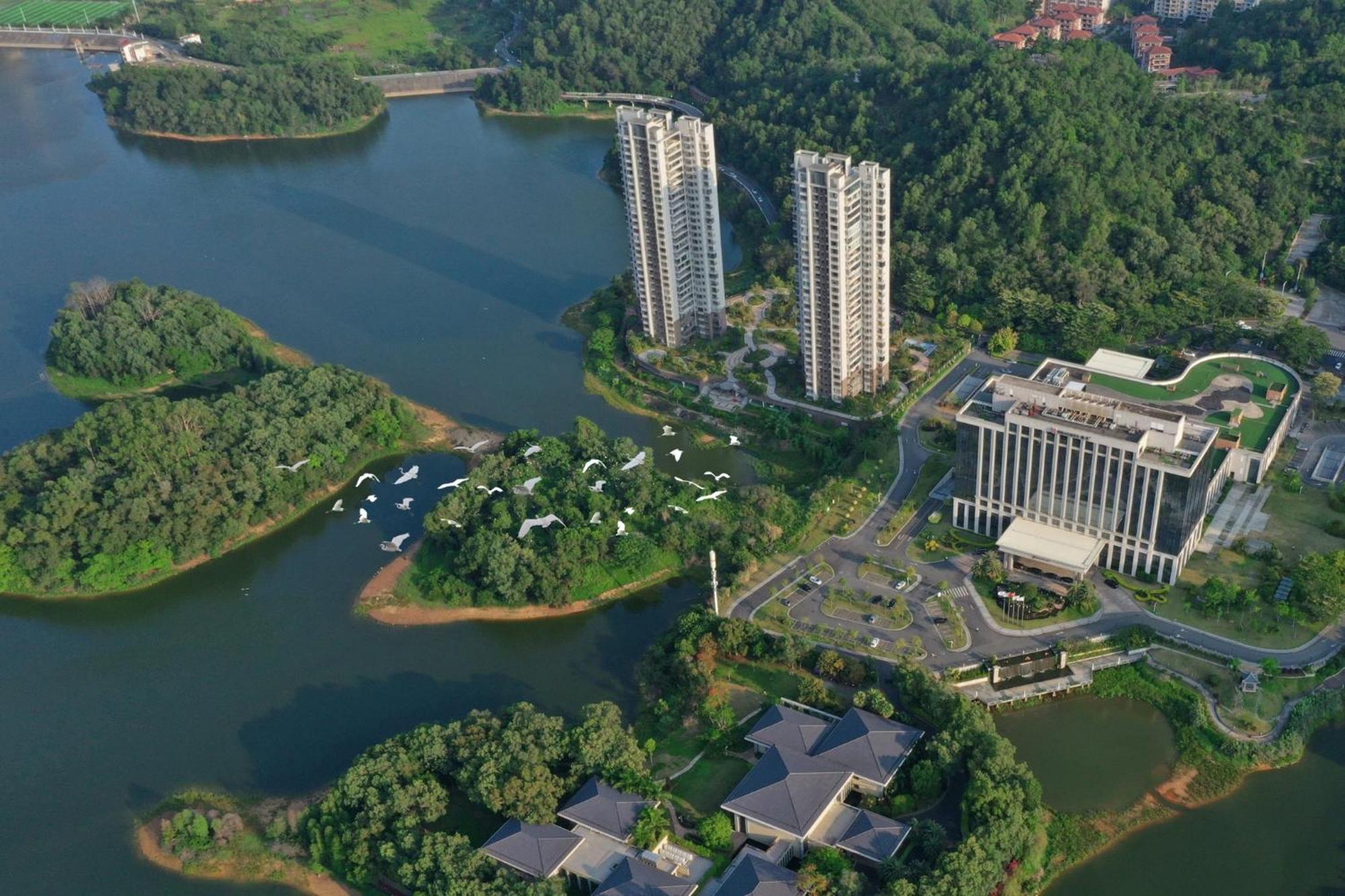ホテル Hualuxe ヤンジアン シティ センター 陽江市 エクステリア 写真
